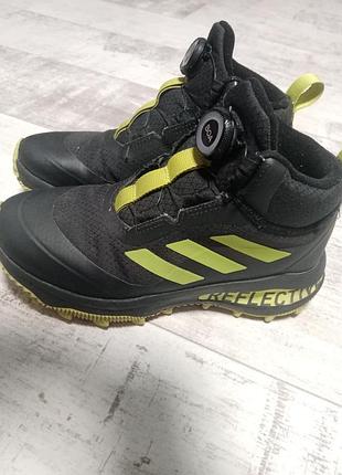 Ботинки adidas 36 размера очень стильные и качественные,унисекс подходят как для мальчика так и для девочки