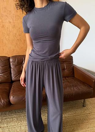 Брюки свободные с резинкой графитовые