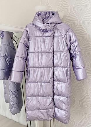 Стьобане пальто у ніжному бузковому кольорі з блиском від бренду reserved на дівчинку 11 років, ріст 146