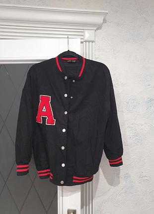 Стильный бомбер куртка