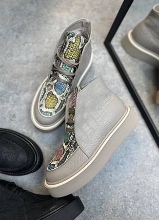 Шкіряні черевики хайтопи на високій підошві зі шкіри зі зміїним принтом колір на вибір