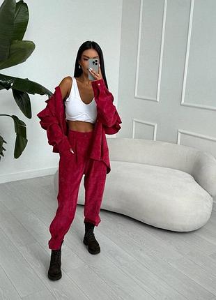 Вельветовый костюм в цветах