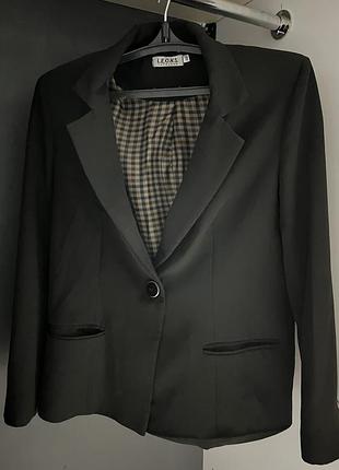 Піджак жіночий чорний