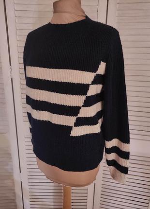 Фирменный джемпер