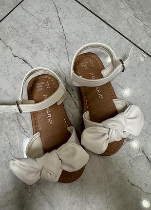 Босоніжки дитячі