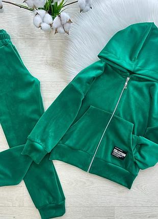 Велюровий костюм для дівчаток