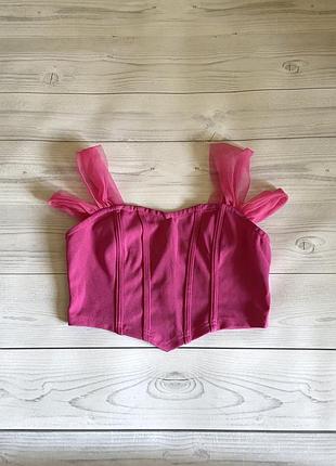 Розовый топ в корсетном стиле с сетчастыми бретелями