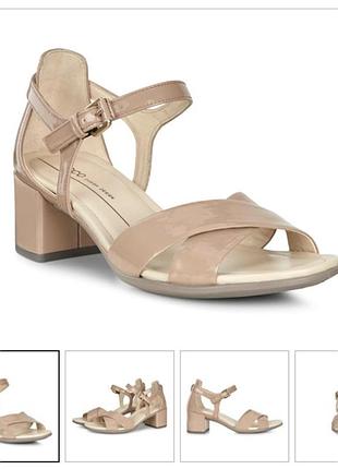 Лаковые брендовые туфли