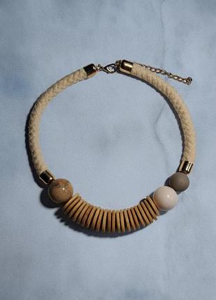 Елегантне кольє зі стильним акцентом в еко-стилі