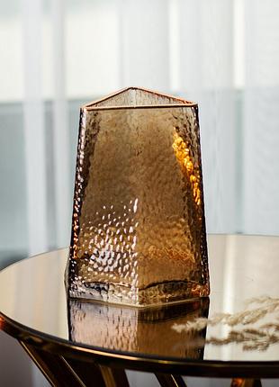 Декоративна трикутна скляна ваза із золотим обідком, 13 x 11,5 x 15,5 см.