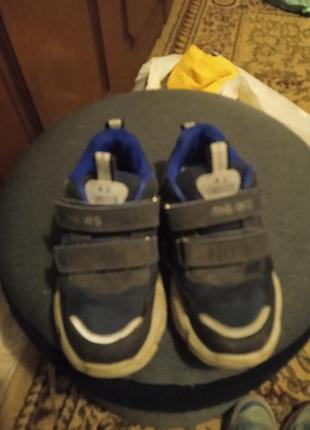 Продам кроссовки мальчику