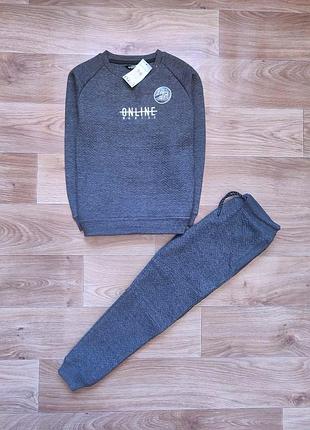 Класний спортивний костюм