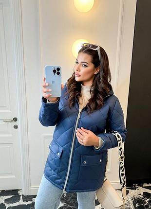 Гарна тепла куртка зі стьобаної плащівки лаке з карманами на застібках