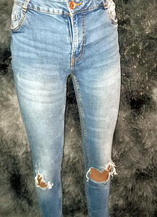 Джинсы рваные м