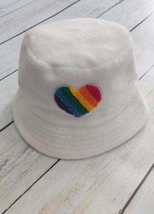 Белая махровая панама с радужными полосками в форме сердца claire's, белая махровая панама с радужным рисунком