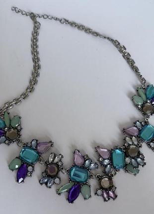 Винтажное ожерелье с разноцветными камнями