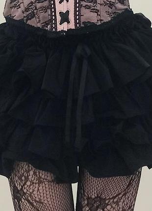 Готическая юбка, стиль лоза

юбка с шортами.
юбка-пачка, которую можно носить как отдельную юбку, или же как подъюбник.