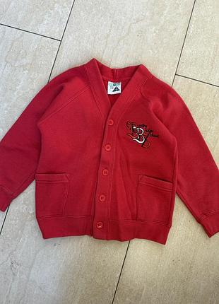 Червоний кардиган на ґудзиках