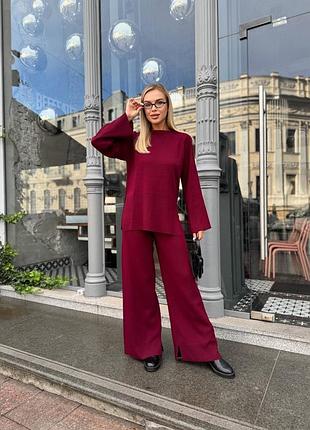 Жіночий стильний бордовий костюм в'язаний