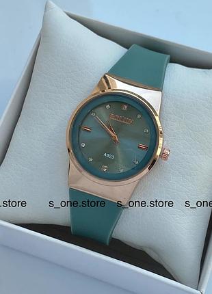 Стильний жіночий годинник на силіконовому ремінці