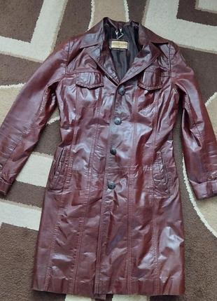 Осенний плащ из натуральной кожи размер с-м на тонком синтепоне