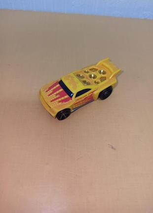 Машинка hot wheels bassline 5