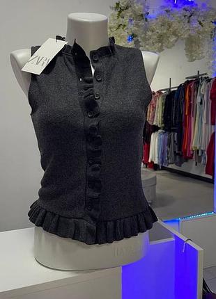 Мʼягкий сірий жилет від zara