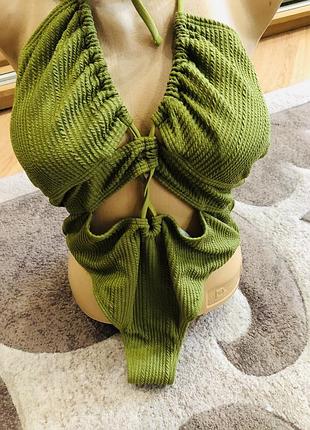 Купальник суцільний з вирізами