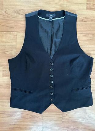 Жилетка на ґудзиках