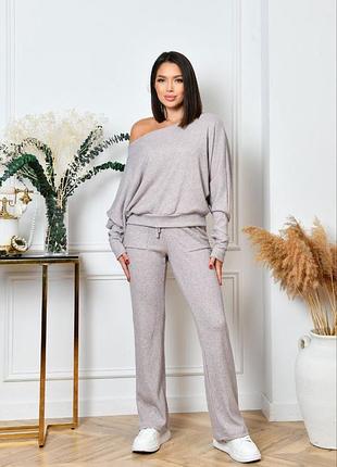 Стильний прогулянковий костюм на осінь осінній спортивний костюм