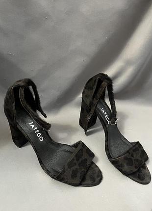 Босоніжки леопардові