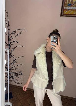 Жилетка з хутра жіноча
