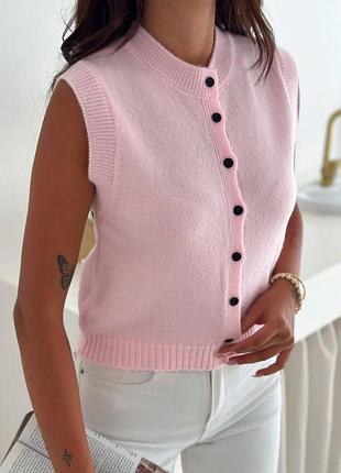 Жилеты вязанные пуговицы в цветах