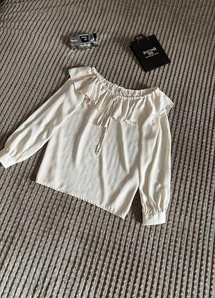 Стильна жіноча блуза італія розмір s з відкритими плечима