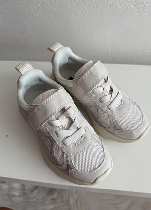 Кросівки, кеди