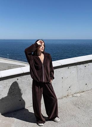 Велюровый повседневный костюм свободного кроя оверсайз с капюшоном