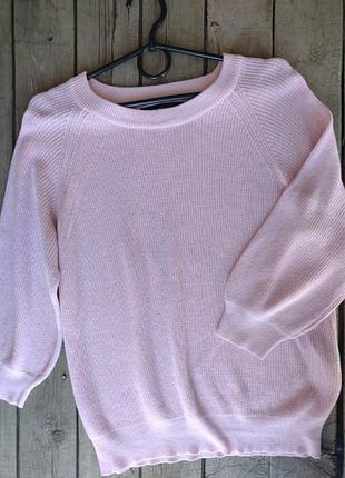 Свитер легкий и нежный, нарядный известного бренда.размер м