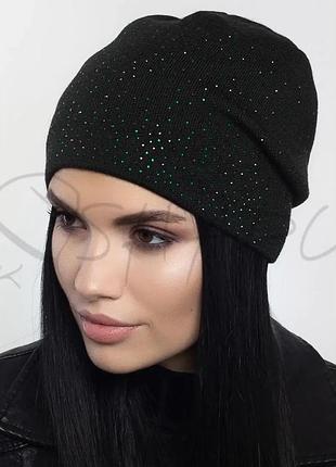Жіноча стильна шапка ковпак на флісовій підкладці прикрашена стразами leks мадлен універсальний чорна-хакі