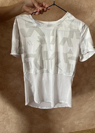 Продаж 2 фірмових футболок