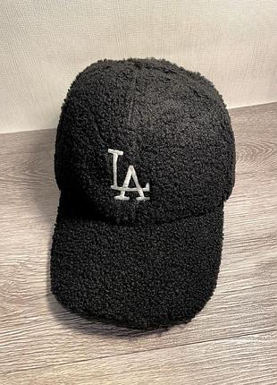 Жіноча бейсболка демісезон хутро чорна тедді бейсболка з хутра чорна, чорна кепка хутро  барашек бейсболка стилю лос-анджелес los angeles