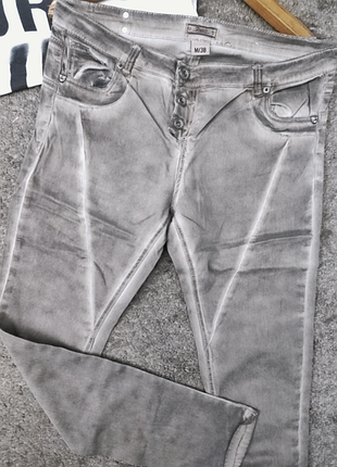 Модные лёгкие джинсы