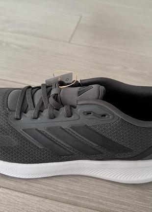 Нові чоловічі кросівки адідас
