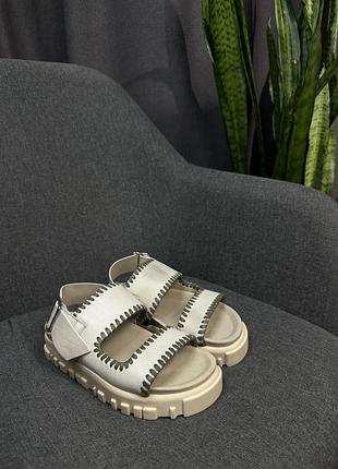 Фірмові шкіряні сандалі босоніжки holzweiler tveita sandal ecru