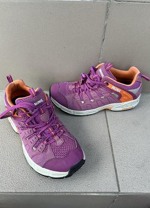 Яркие текинговые кроссовки кросівки meindl 35-35,5см