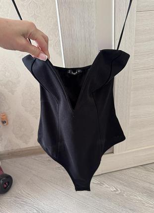 Боді з 𝚅- вирізом