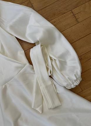 Женское платье молочного цвета