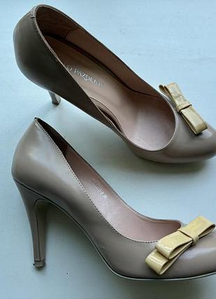 Туфлі жіночі човники з натуральної шкіри р.39 carlo pazolini