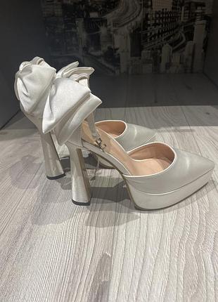 Туфлі босоніжки