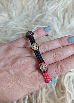 Браслет плетеный из донец гильз красно-черный. ручная работа.