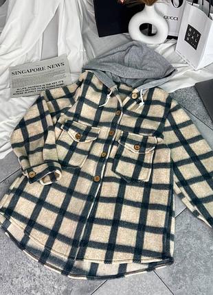 Флисовая рубашка на пуговицах с капюшоном